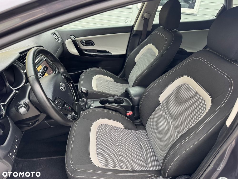 Kia Ceed 1.6 GDI ISG Dream-Team Edition - 18