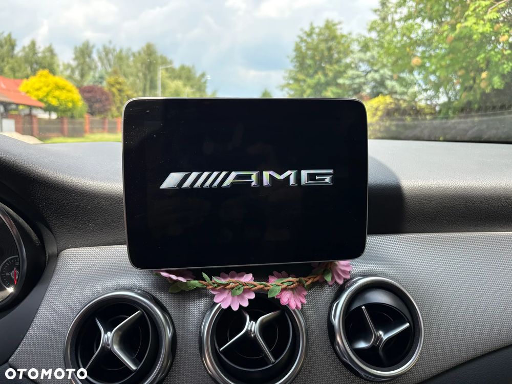 Mercedes-Benz GLA - 13