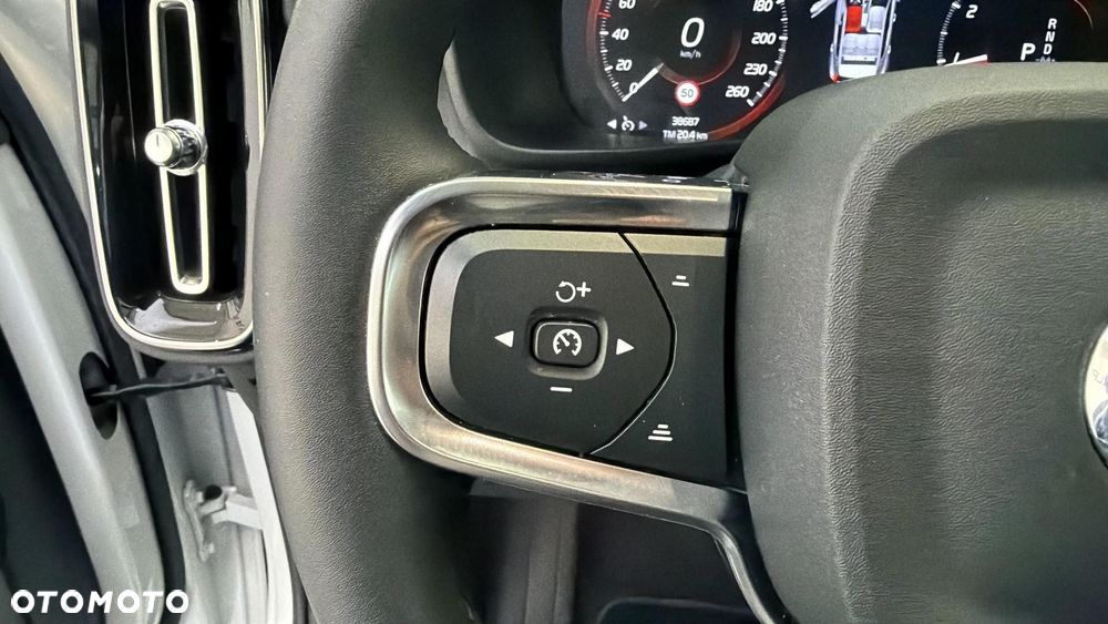 Volvo XC 40 T3 Momentum Pro - 23