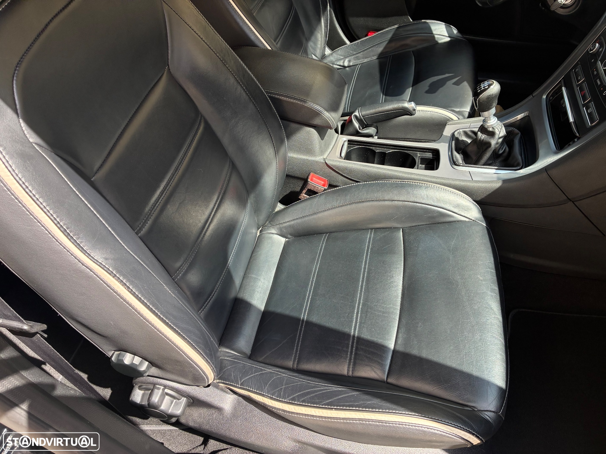 Ford Mondeo SW 1.6 TDCi Titanium Business - 23