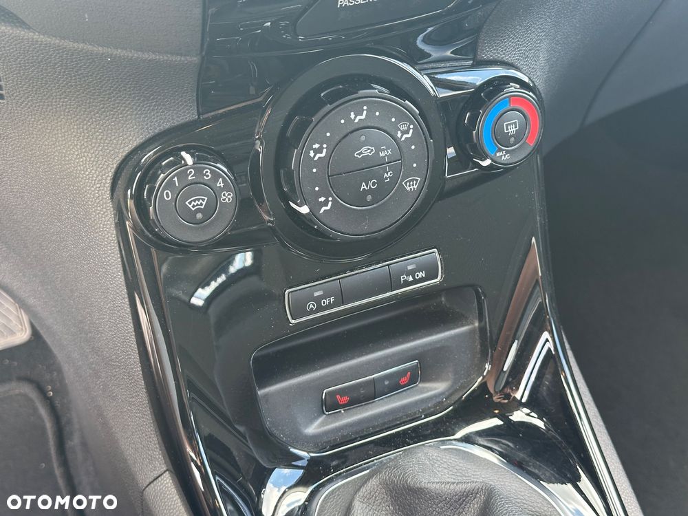 Ford Fiesta 1.0 EcoBoost S&S TITANIUM - 18