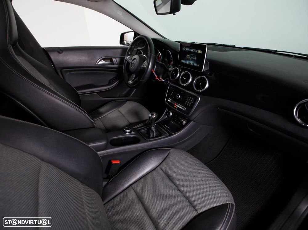 Mercedes-Benz CLA 180 d Shooting Brake - 11