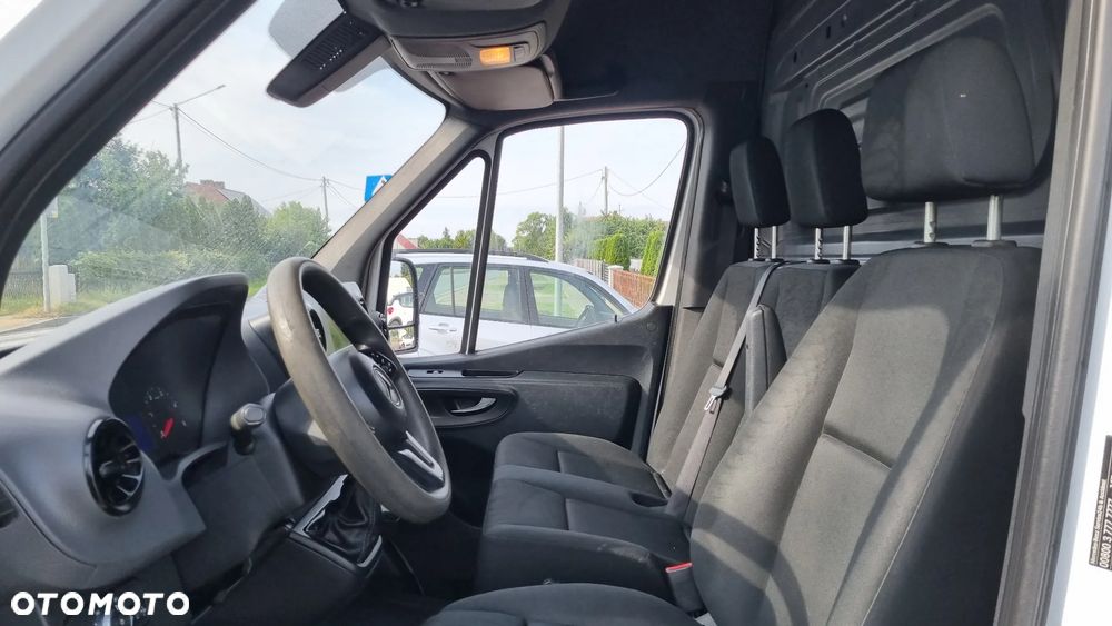 Mercedes-Benz Sprinter - 33