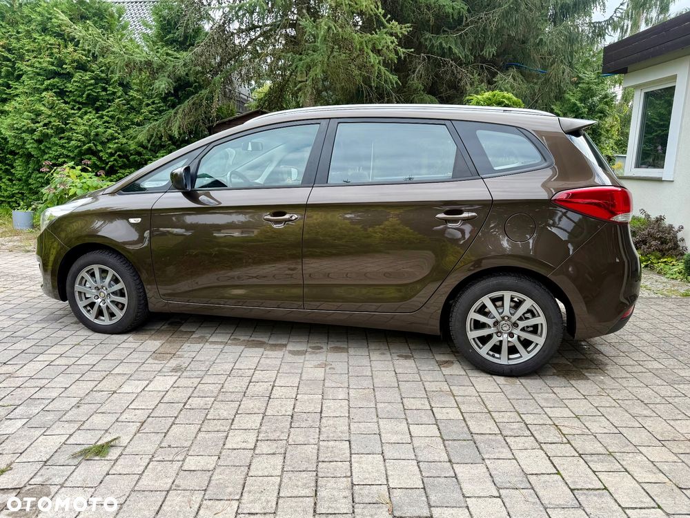 Kia Carens - 31