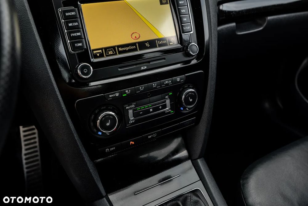 Skoda Octavia 2.0 TSI DSG RS - 38