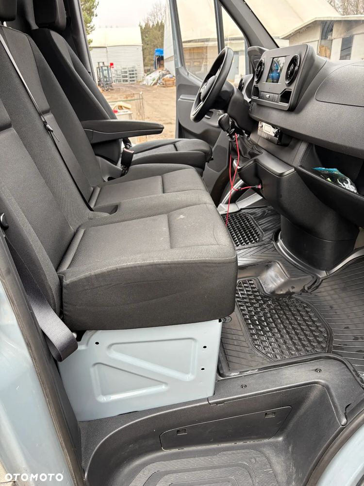 Mercedes-Benz Sprinter - 12