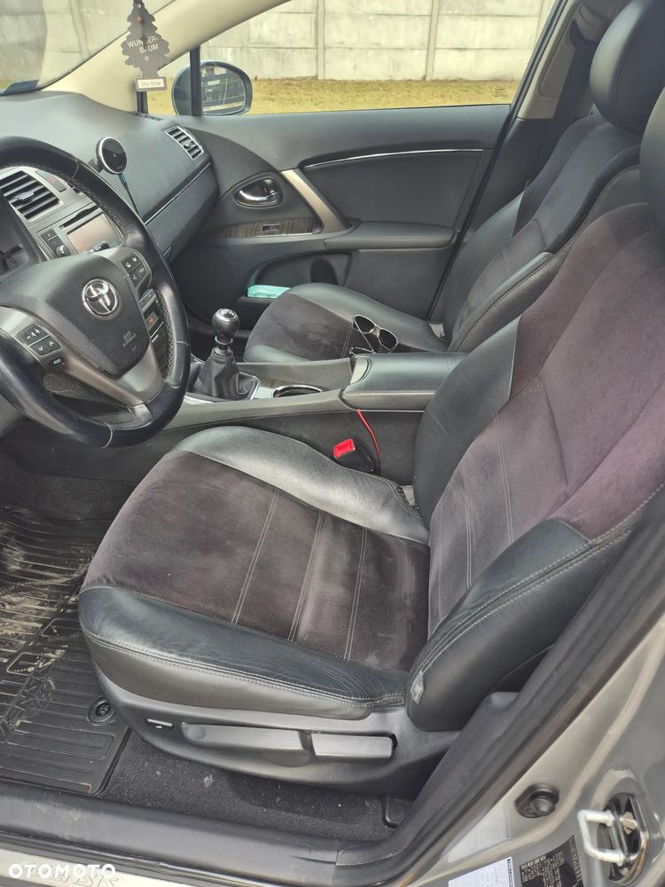 Toyota Avensis 2.0 D-4D Premium - 11