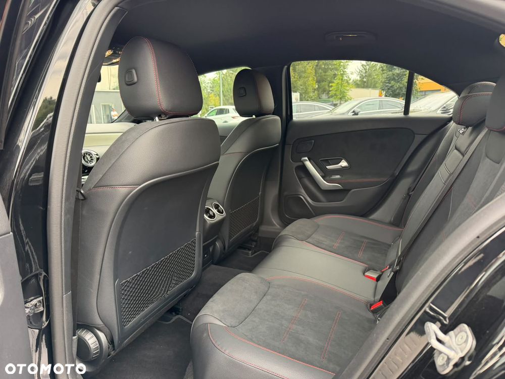 Mercedes-Benz Klasa A 220 4-Matic AMG Line 8G-DCT - 11