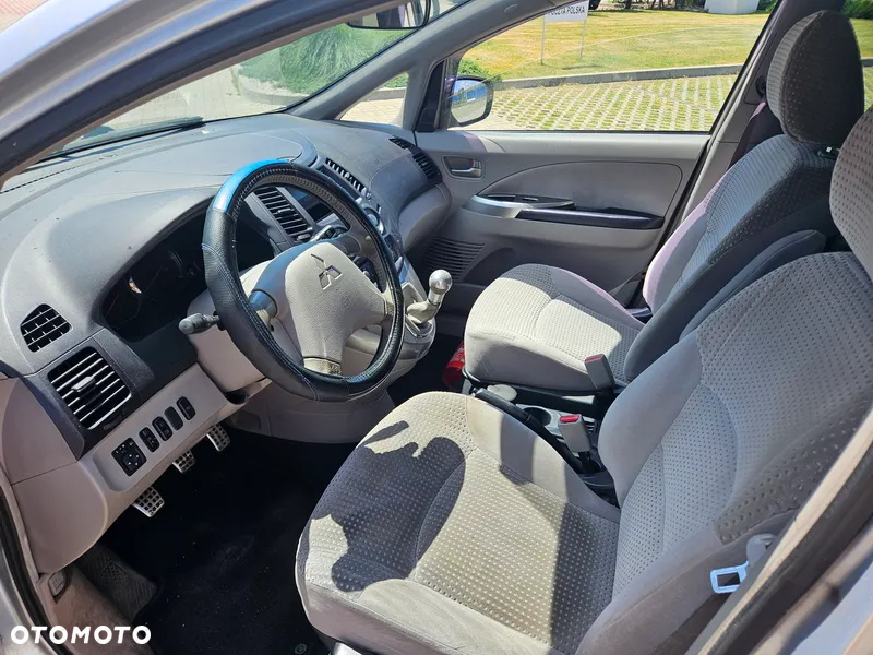 Mitsubishi Grandis - 23