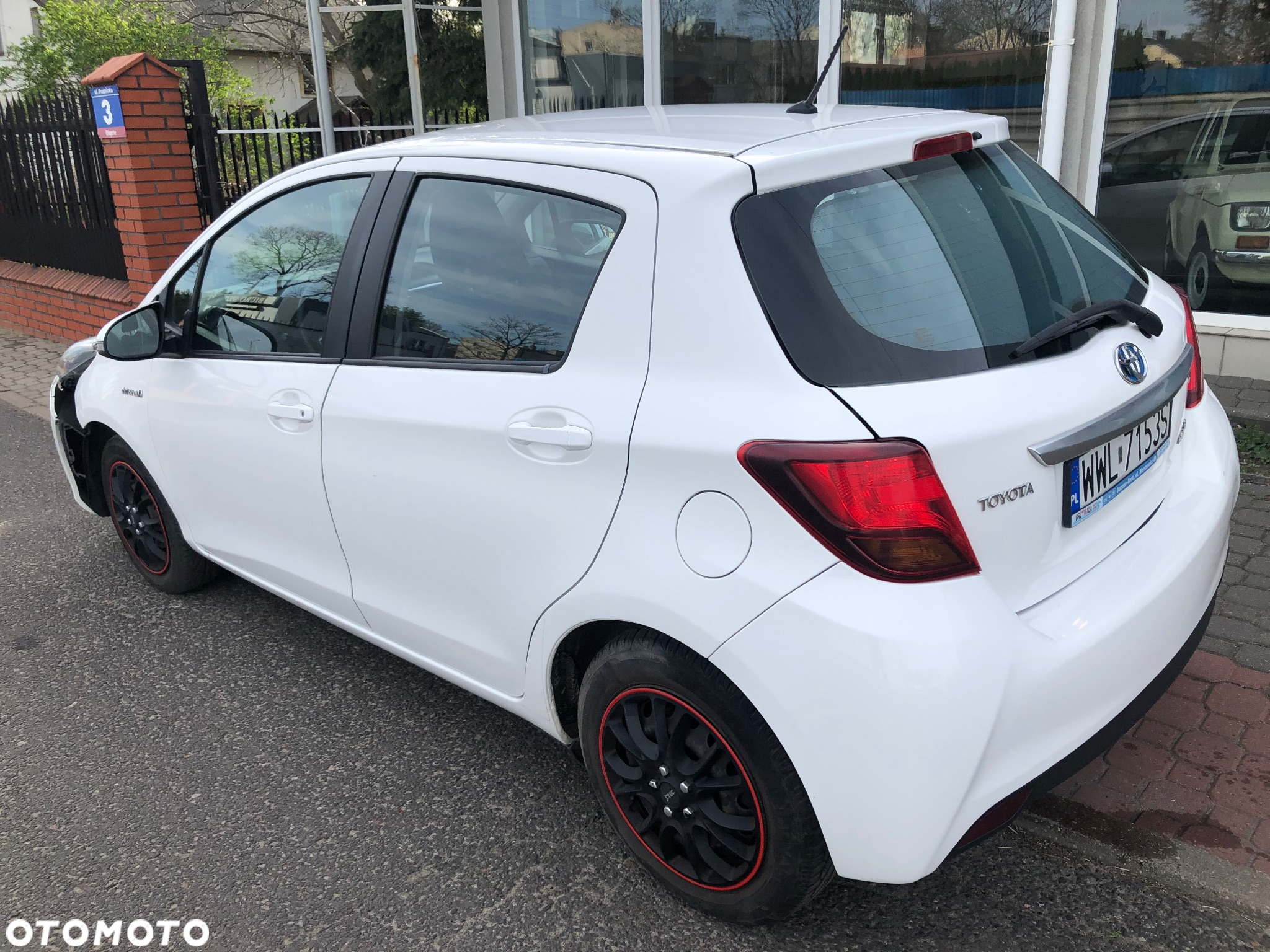 Toyota Yaris Hybrid 100 Premium - 9