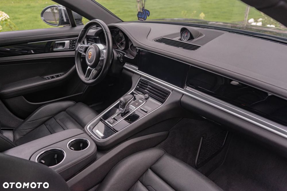 Porsche Panamera 4 - 11