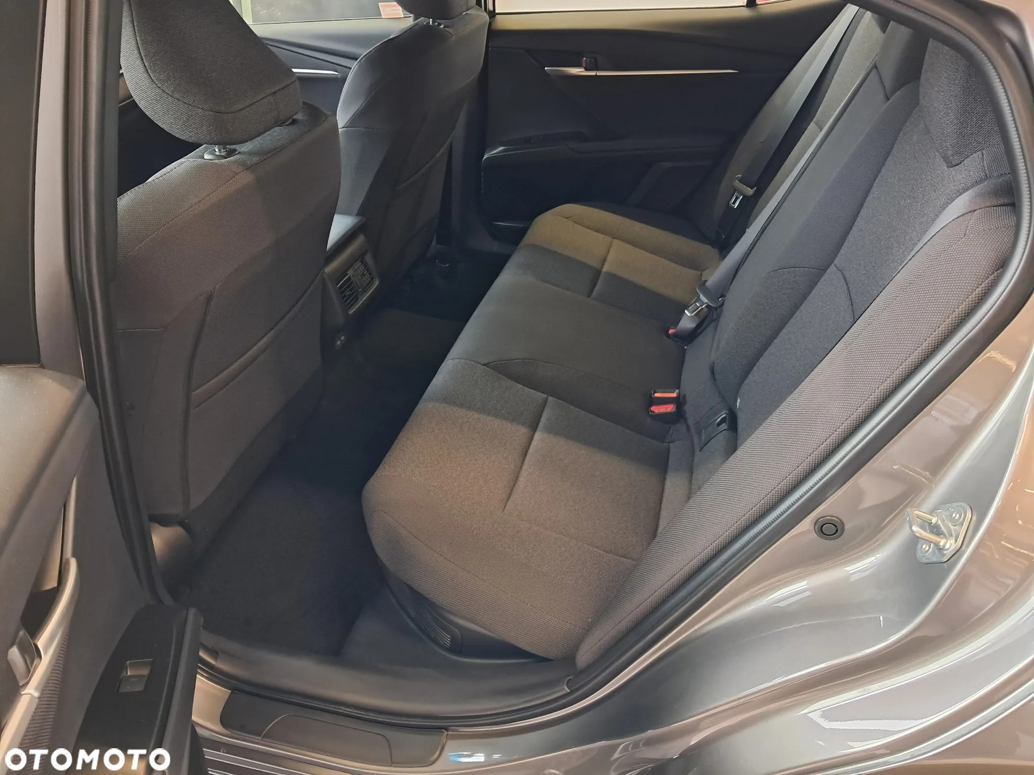Toyota Camry 2.5 Hybrid Dynamic Force Comfort e-CVT - 8