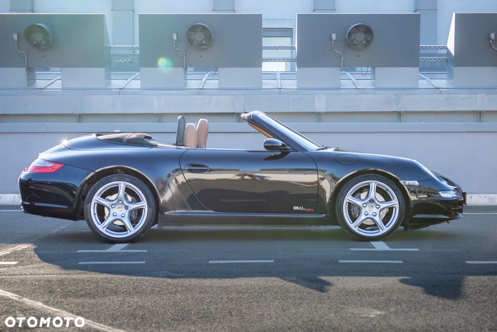 Porsche 911 Carrera - 4