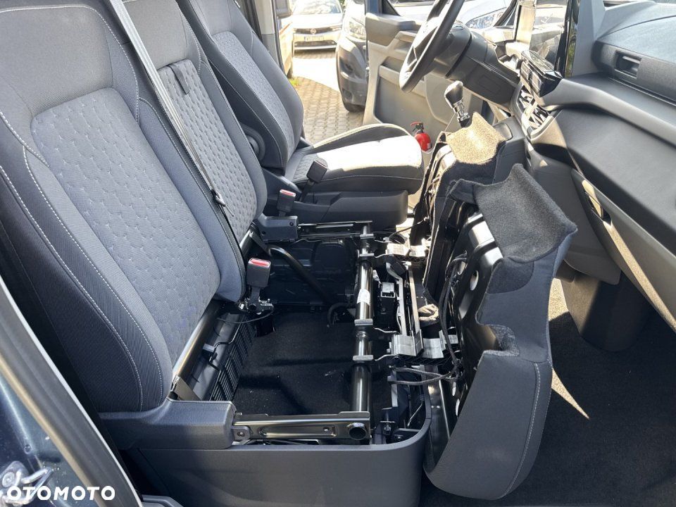Ford Tourneo Custom - 29