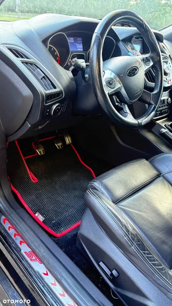 Ford Focus ST - 12
