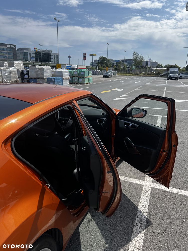 Hyundai Veloster 1.6 GDI Comfort - 22