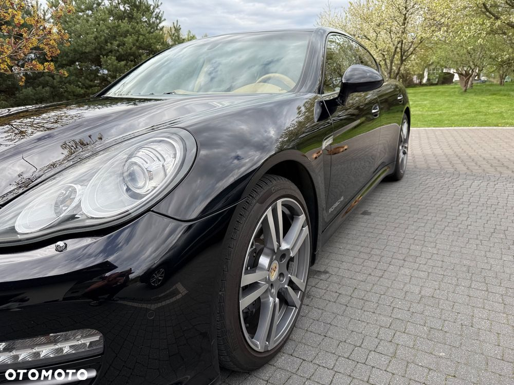 Porsche Panamera 4 PDK Platinum Edition - 8