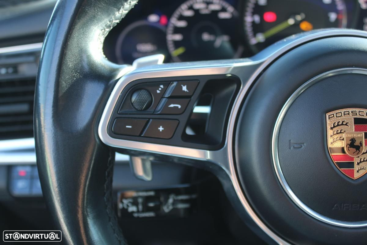 Porsche Panamera Sport Turismo 4 E-Hybrid - 36
