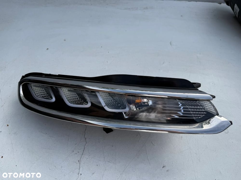 LAMPA PRZÓD PRAWA CITROEN C3 III 3 LED 16- 9820877880