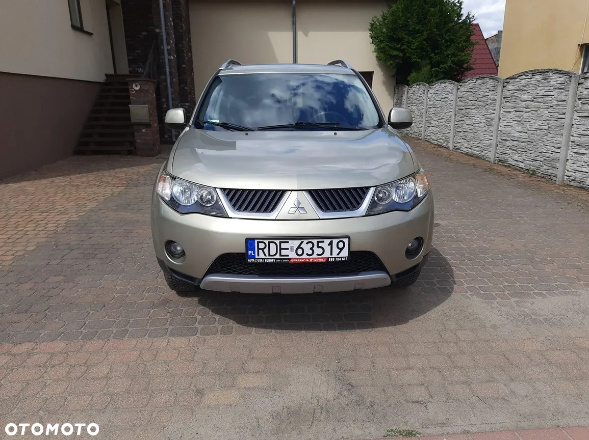 Mitsubishi Outlander - 2