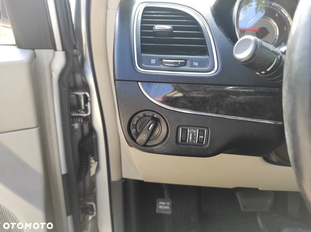 Lancia Voyager 2.8CRD Gold - 22