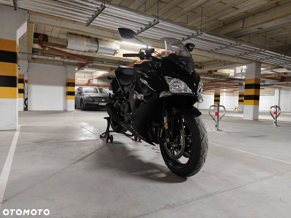 Suzuki GSX 1000 - 12