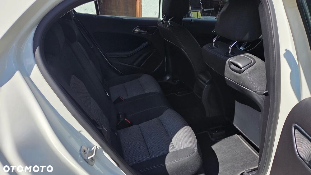 Mercedes-Benz GLA 180 Style - 9