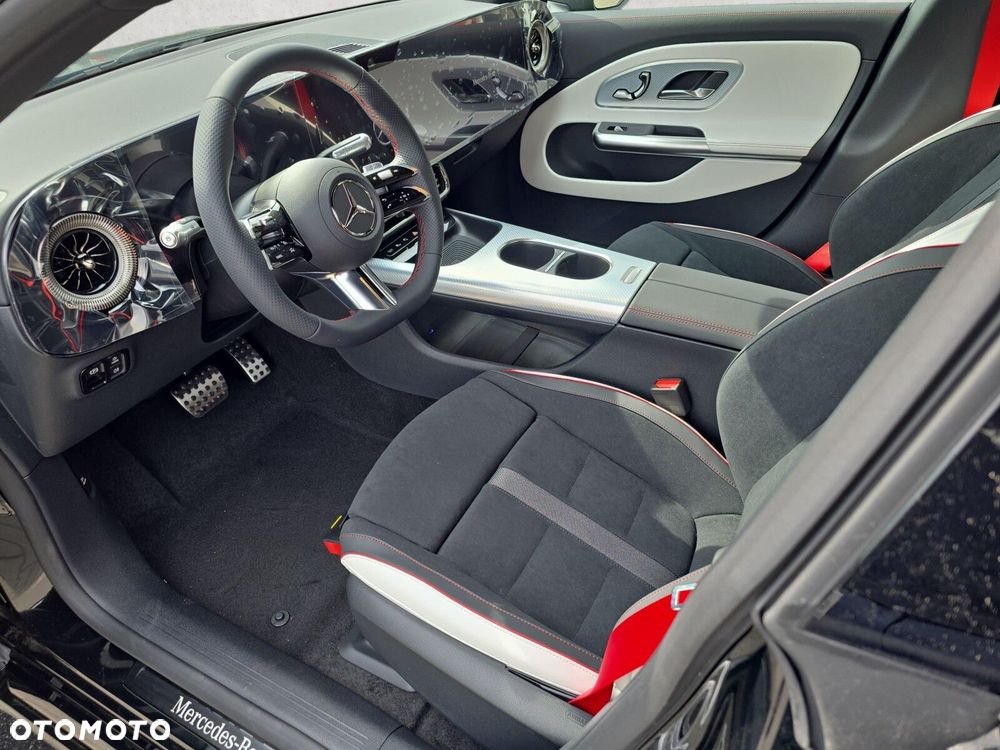 Mercedes-Benz CLA - 12