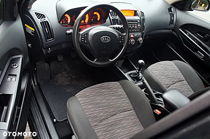 Kia Ceed - 4