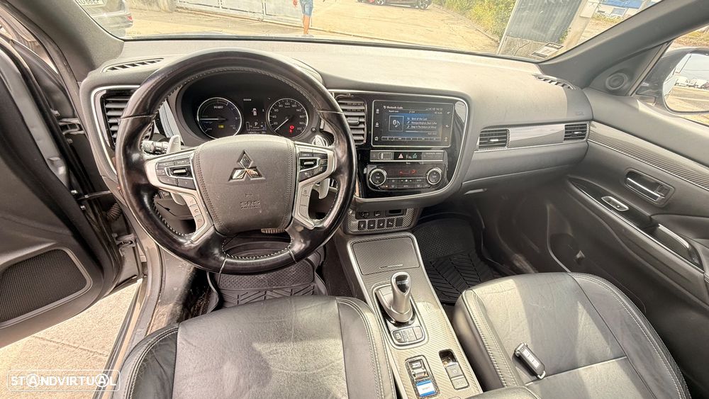 Mitsubishi Outlander - 12