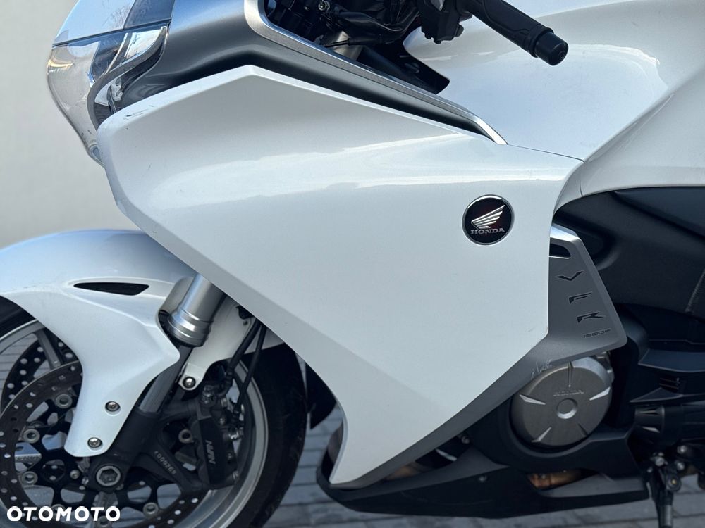 Honda VFR - 3