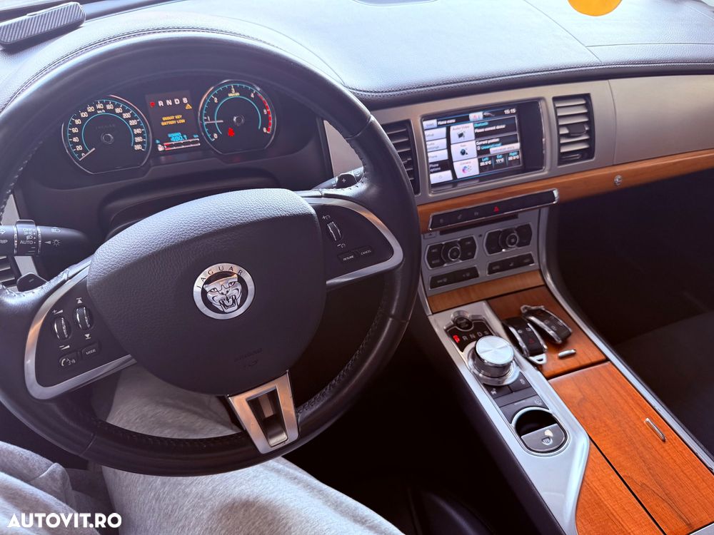 Jaguar XF 2.2D Luxury - 16