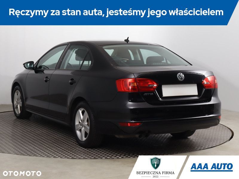 Volkswagen Jetta - 5