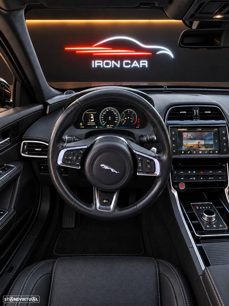 Jaguar XE - 23