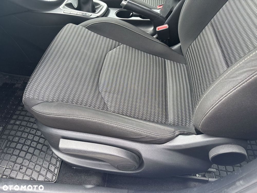 Kia Ceed - 12