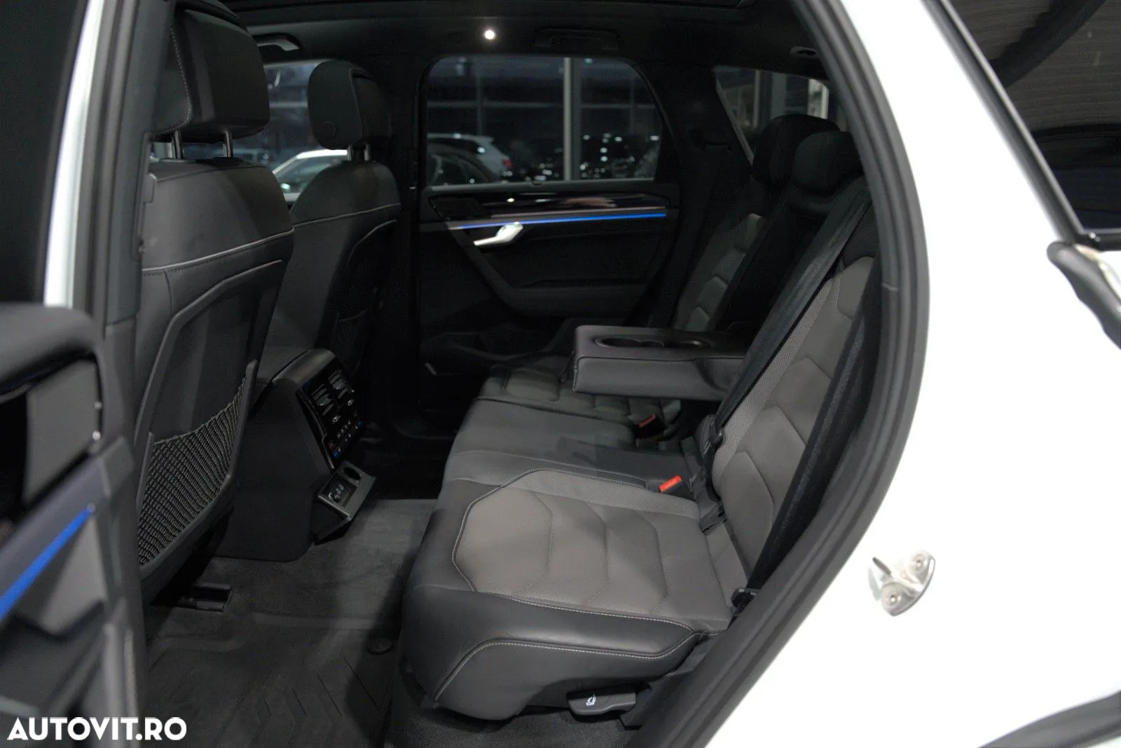 Volkswagen Touareg V6 TDI 4MOTION R-Line - 18
