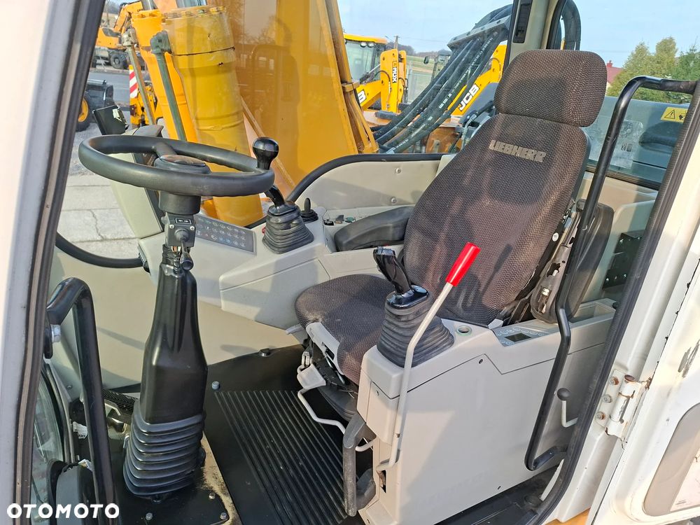 Liebherr A900 LONG REACH - 2