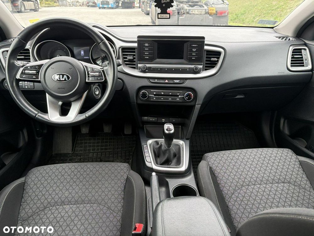 Kia Ceed - 8