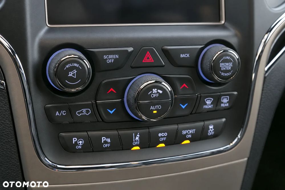 Jeep Grand Cherokee - 18