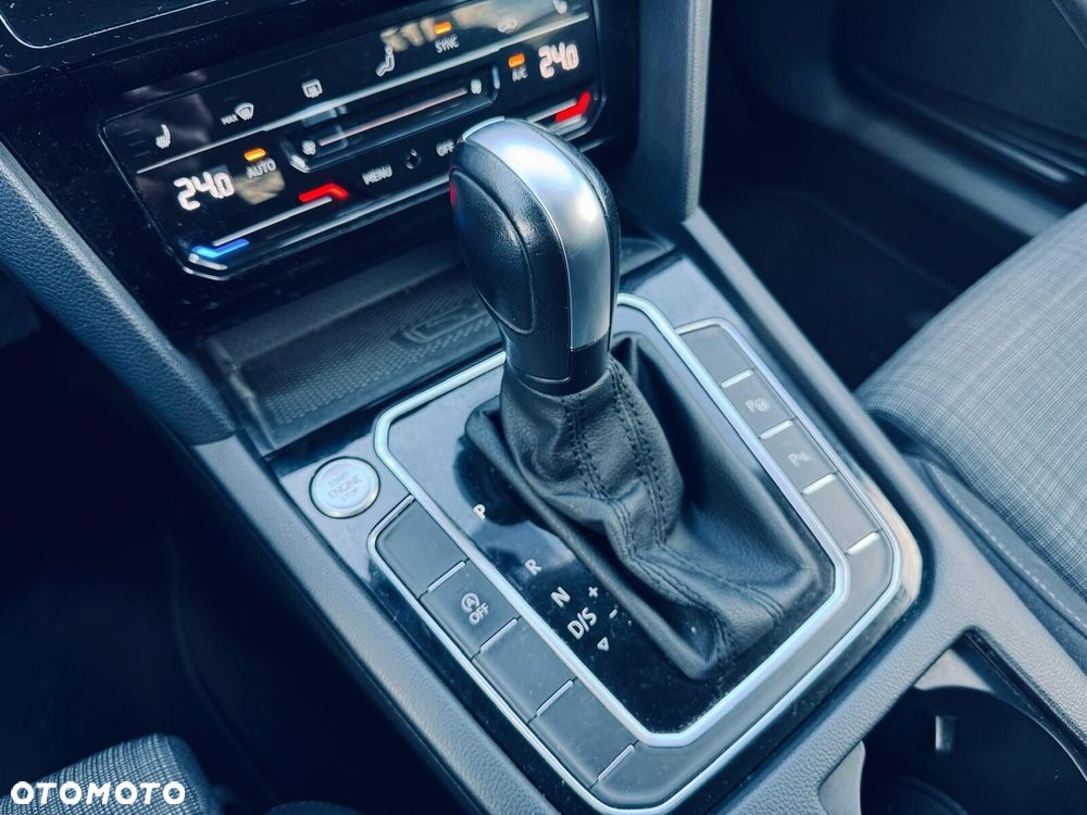 Volkswagen Passat - 31