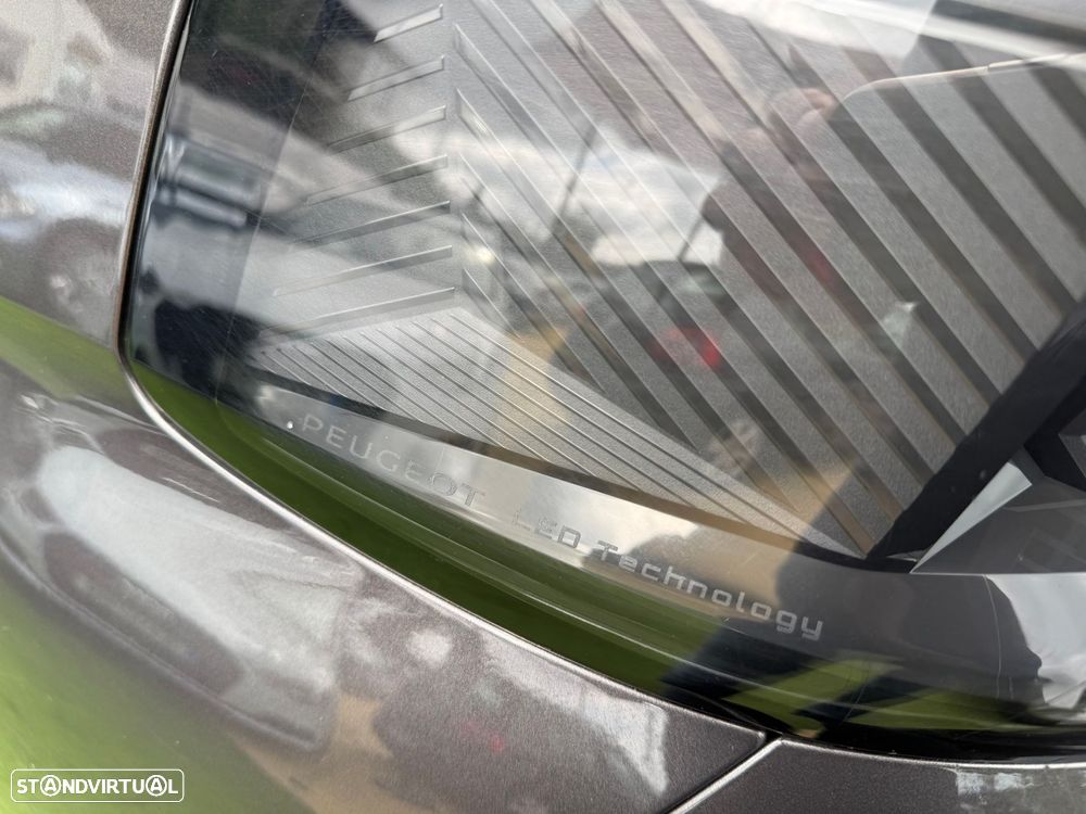 Peugeot 5008 1.5 BlueHDi Allure Pack EAT8 - 26