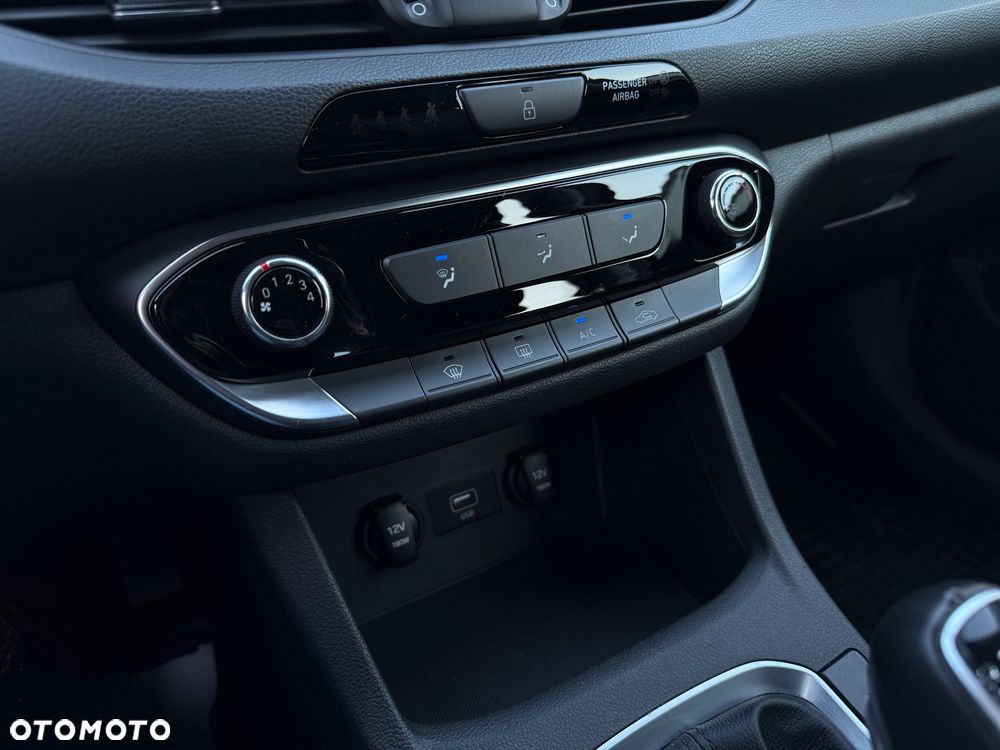 Hyundai i30 1.5 DPI Classic + - 19