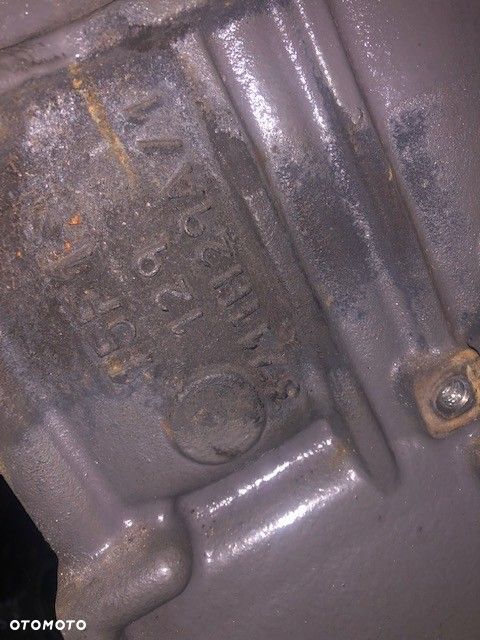Massey Ferguson 5430 Perkins 1104D-44TA Słupek / Blok [CZĘŚCI] - 2