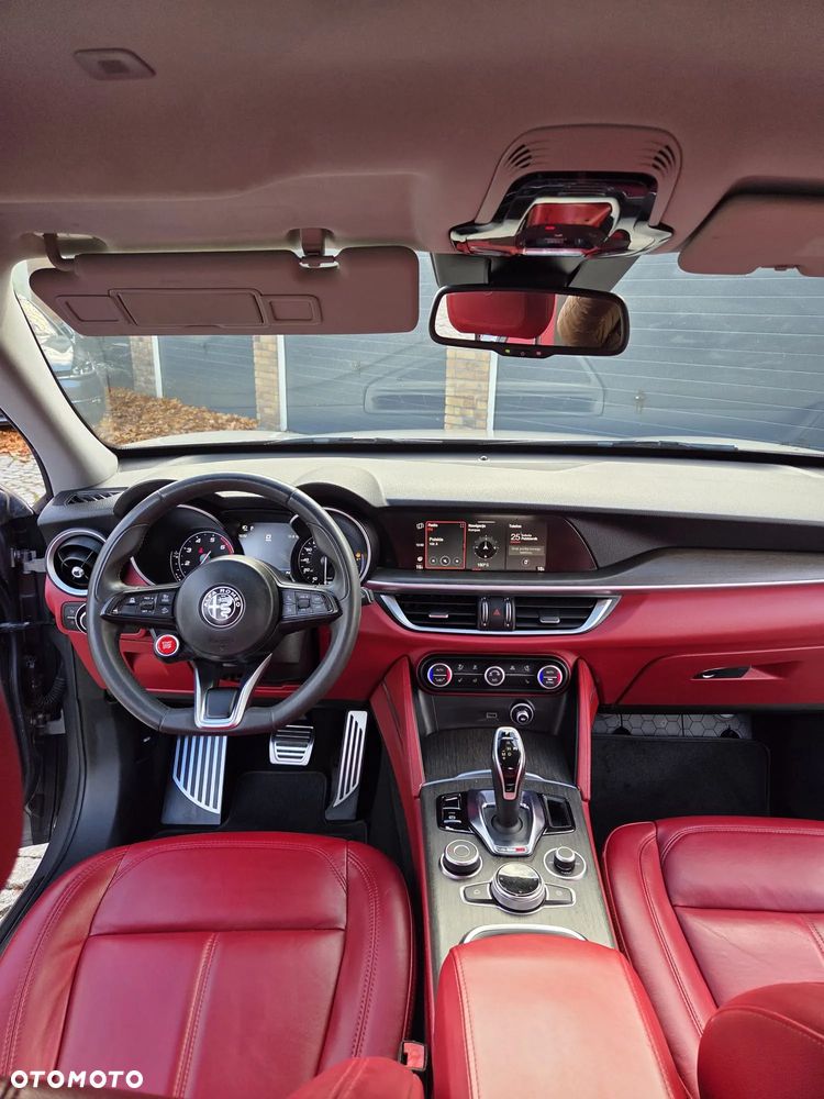 Alfa Romeo Stelvio 2.0 Turbo 16V AT8-Q4 Veloce - 22