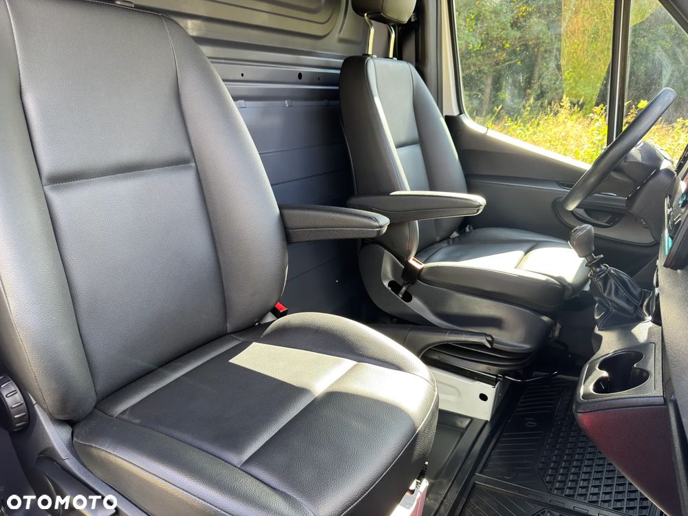 Mercedes-Benz SPRINTER L2H1 - 18