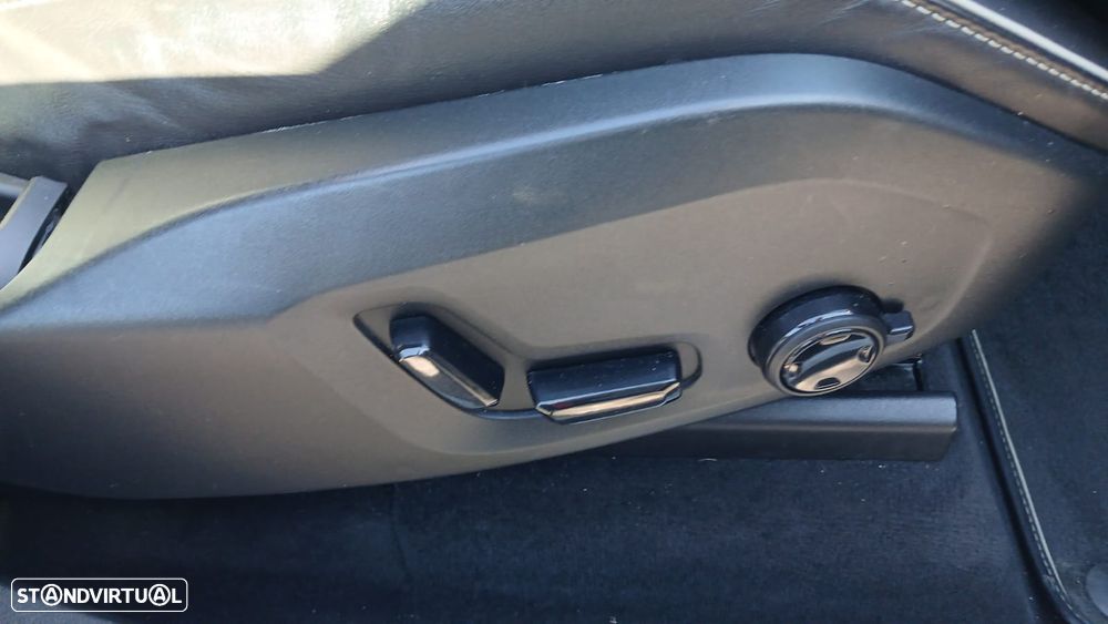 Volvo XC 90 2.0 D5 R-Design AWD - 11