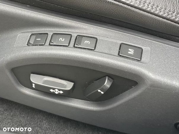 Volvo XC 60 D4 AWD Momentum - 11