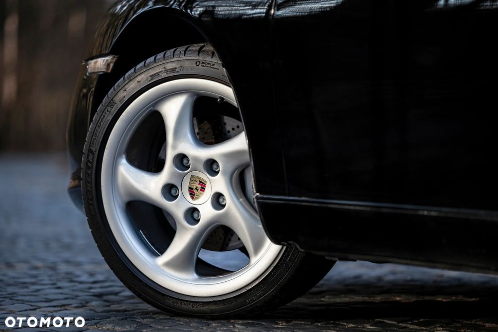 Porsche 911 Carrera 4 - 9