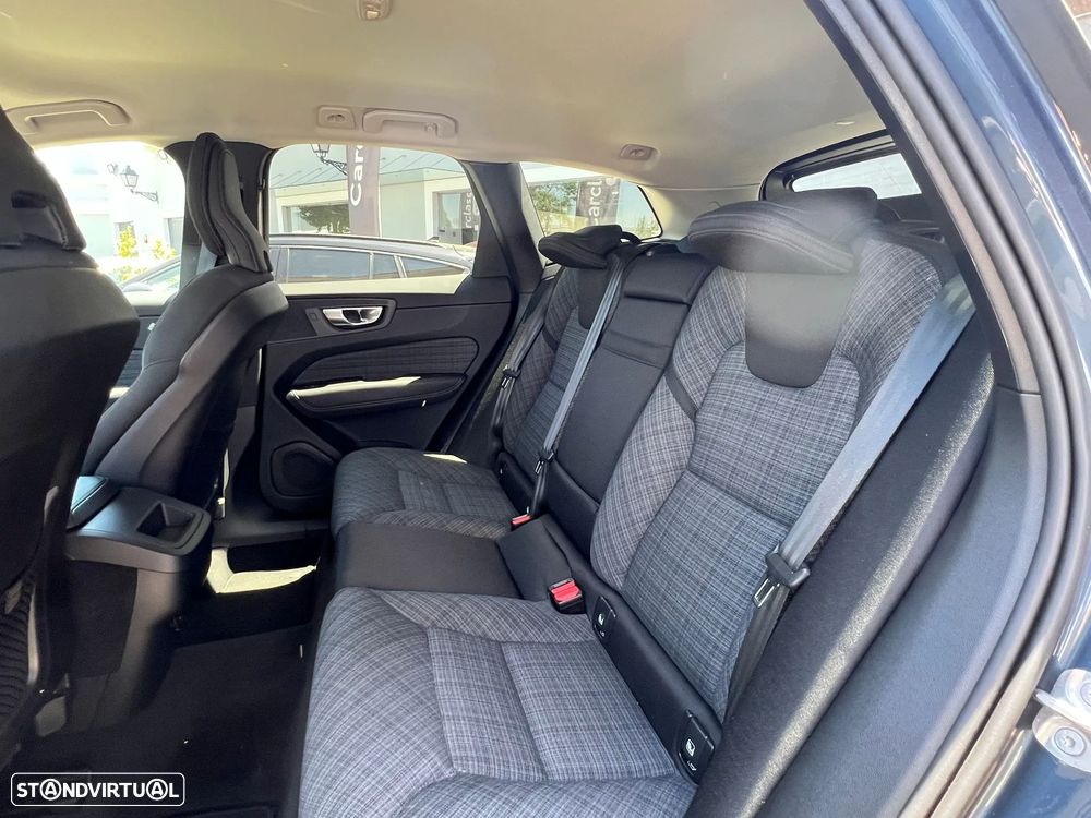 Volvo XC 60 2.0 B4 Core — fotografia 5