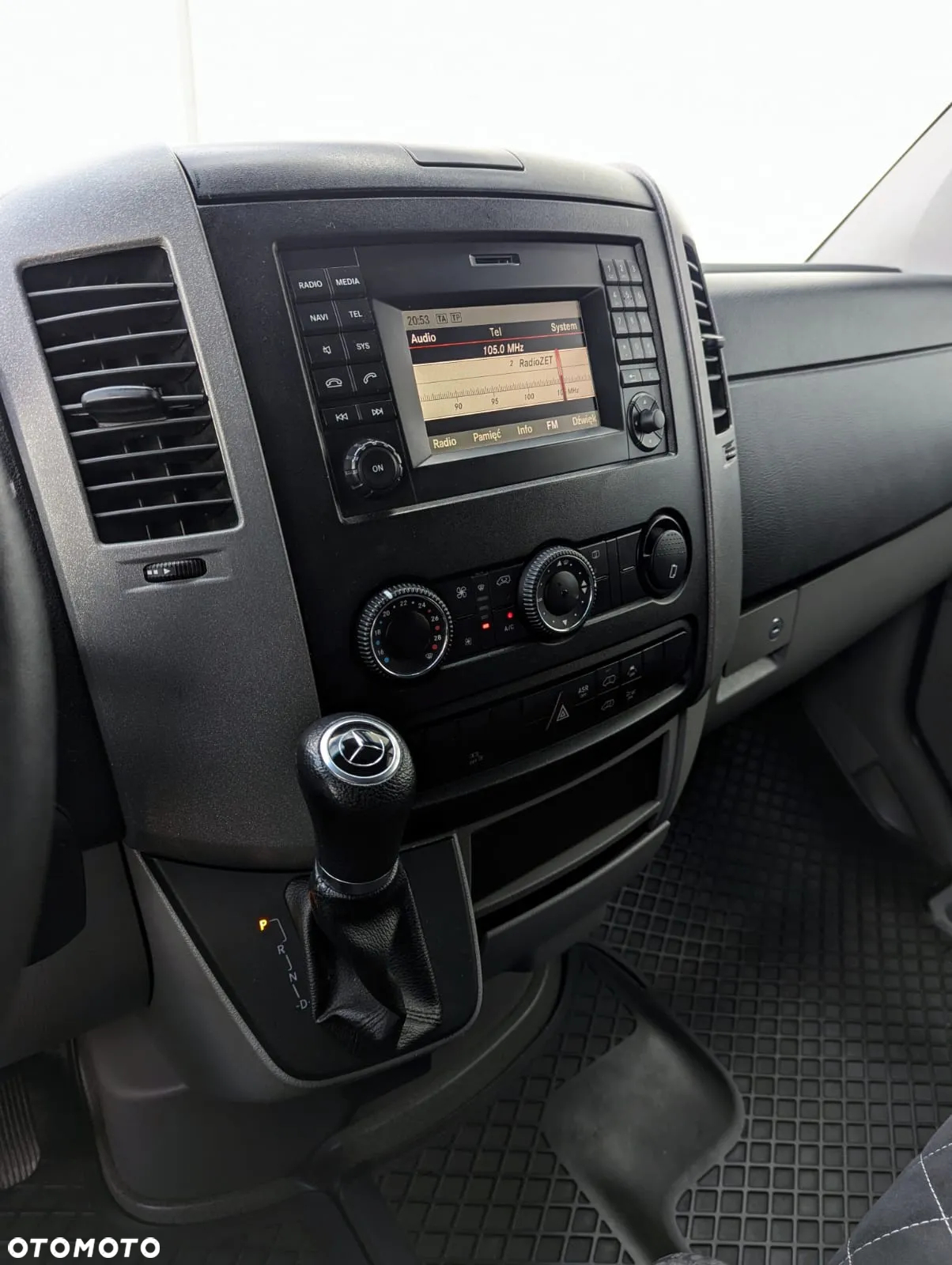 Mercedes-Benz Sprinter - 12